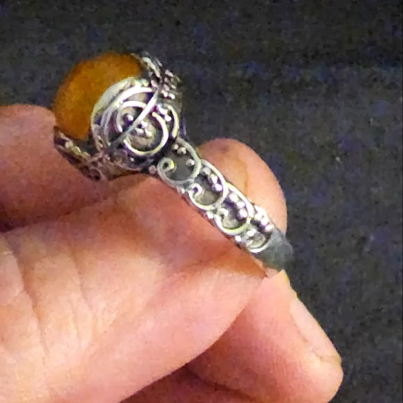 Ring - Picture 3 of 4
